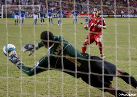 Torres see his penalty saved