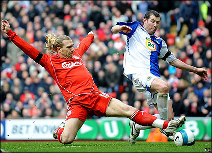 Andriy Voronin scores against Blackburn