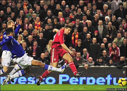 Gerrard scores against Everton in the FA Cup