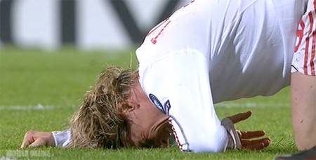 Torres struggles through the game at Lyon