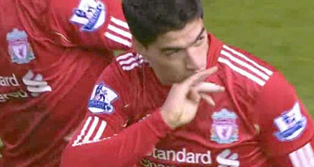 Luis Suarez debut goal against Stoke