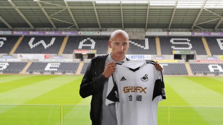 Jonjo Shelvey joins Swansea