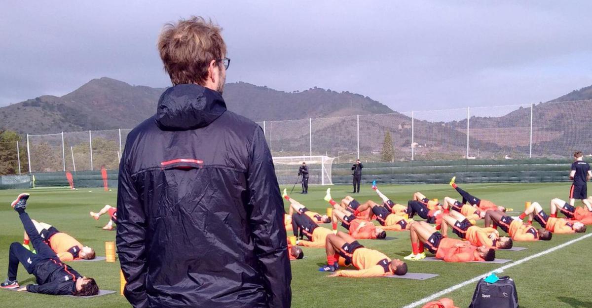 Jurgen Klopp oversees LFC training in La Manga